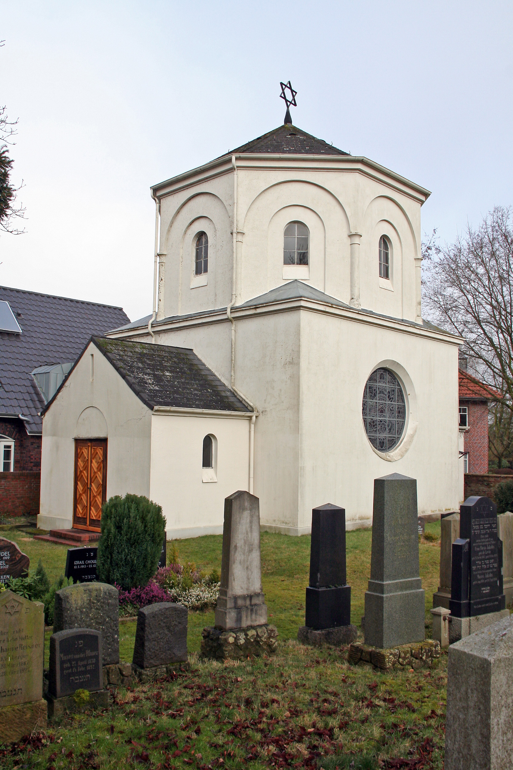 Старое еврейское кладбище, Ольденбург
Alter Jüdischer Friedhof, im Hintergrund - Trauerhalle, Oldenburg