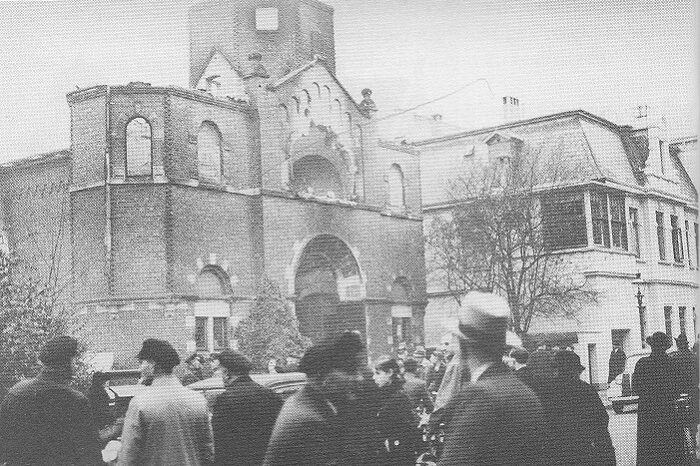 Von den Nazis niedergebrannte und zerstörte Synagoge, Oldenburg, November 1938.