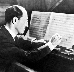 Komponist George Gershwin bei der Arbeit