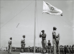 Hissen der Flagge in einer der Einheiten der israelischen Luftwaffe