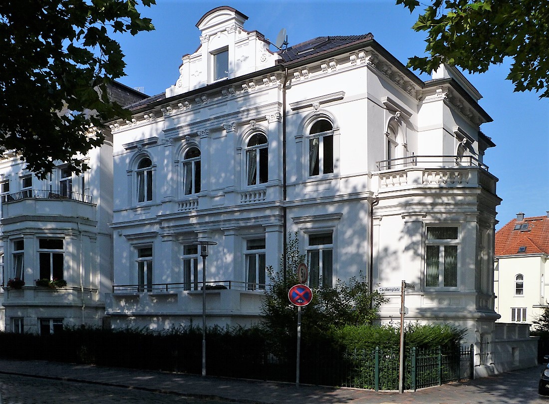 Haus in der Cäcilienstraße 9 - am Ecke des Cäcilienplatzes